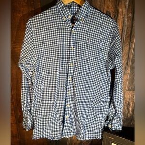 This is a Vineyard Vines Gorton Gingham Classic Tucker Shirt in blue and white.